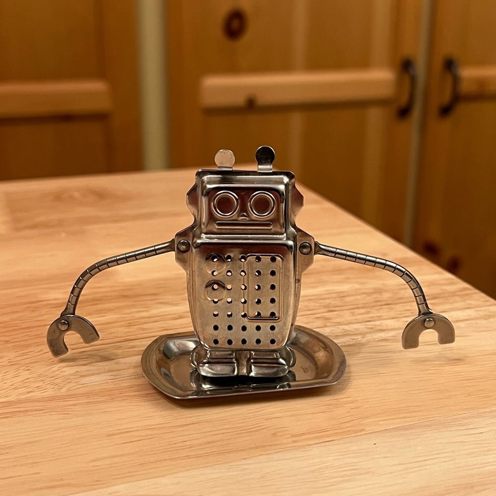 Hangin' Robot Tea Infuser w/ Drip Tray